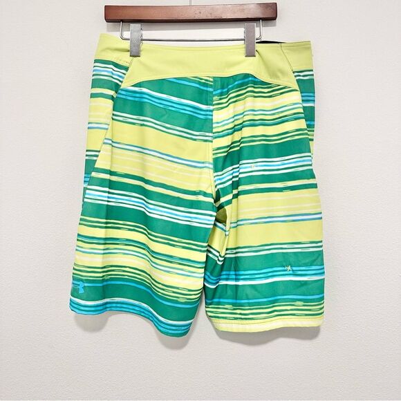Under Armour Surf Board Shorts Loose Fit 11" Zip Pocket Green Yellow Size 32 - Picture 6 of 9